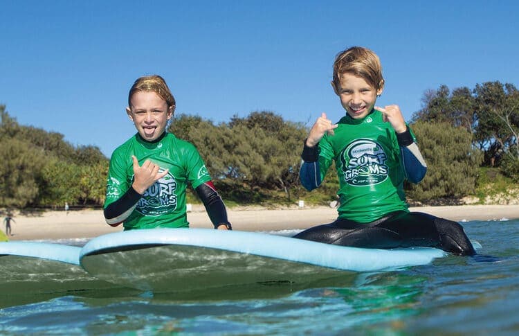 Liburan bersama anak, Sumber: surfingwasurfschool.com.au