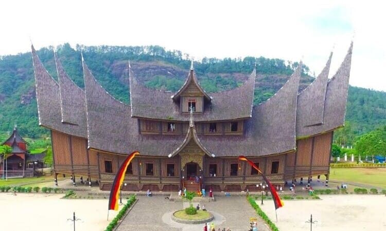 Sejarah Istana Pagaruyung, Sumber: ytimg.com
