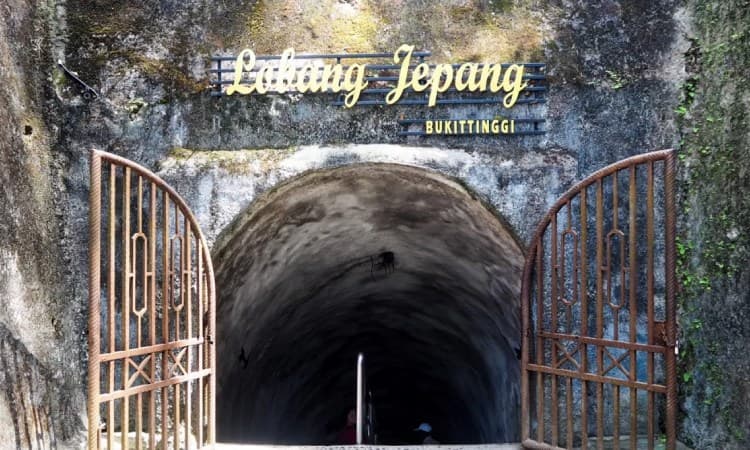 Lubang Jepang Bukittinggi, Sumber: licsaysyummy