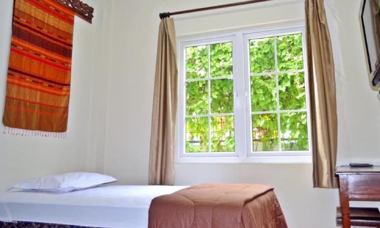 Homestay di Padang, Sumber: agoda.com