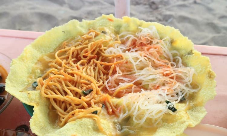 Kuliner di pasar raya padang, Sumber: googleusercontent.com
