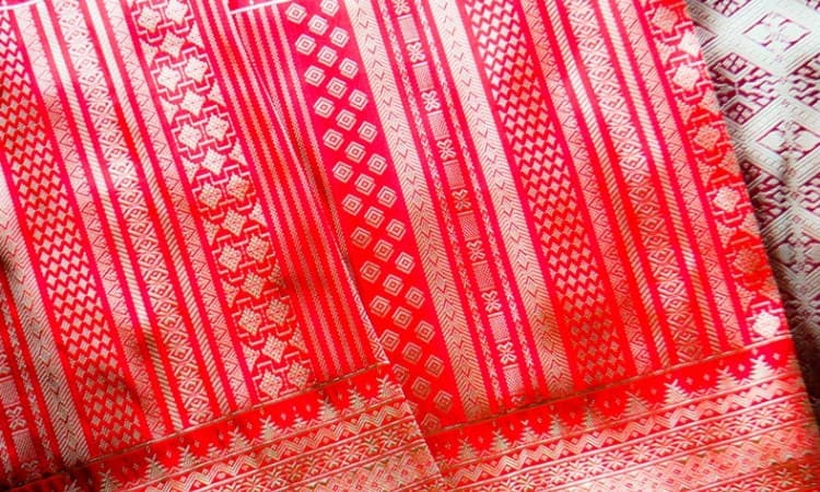 Kain songket minangkabau, Sumber: wikipedia.com