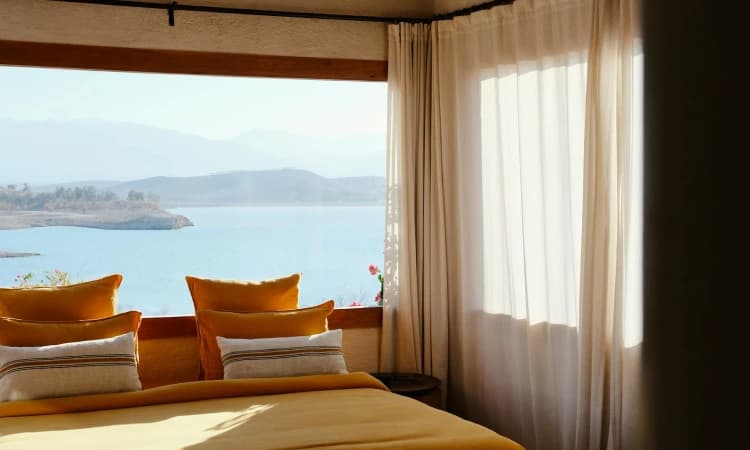 Staycation di hotel, Sumber: pexels.com