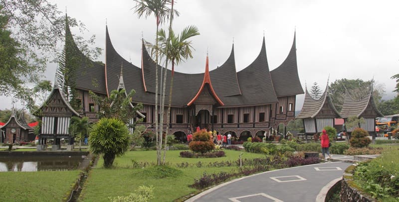 Keindahan Perkampungan Minangkabau Village Padang Panjang — Serasa di Eropa!