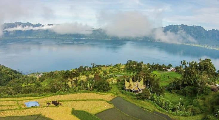 Liburan ke Danau Maninjau Saat Lebaran dengan Sewa Mobil Padang, Ini Dia Tips Hindari Macet Jalur Padat