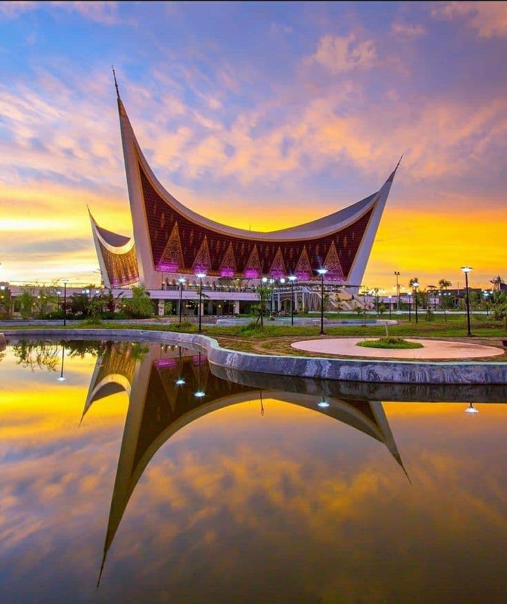 Liburan Setelah Lebaran? Ini Waktu Terbaik Jalan-Jalan di Padang + Tips Sewa Mobil Biar Lebih Nyaman