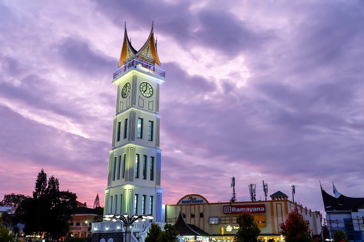 Jam Gadang sebagai ikon Kota Bukittinggi, Sumber: getlost.id