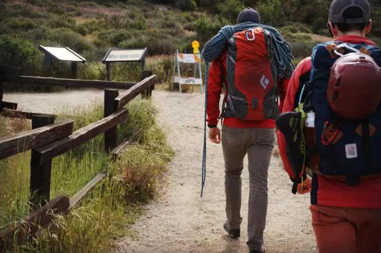 Liburan ke Padang ala backpacker, Sumber: adventureprotocol.com