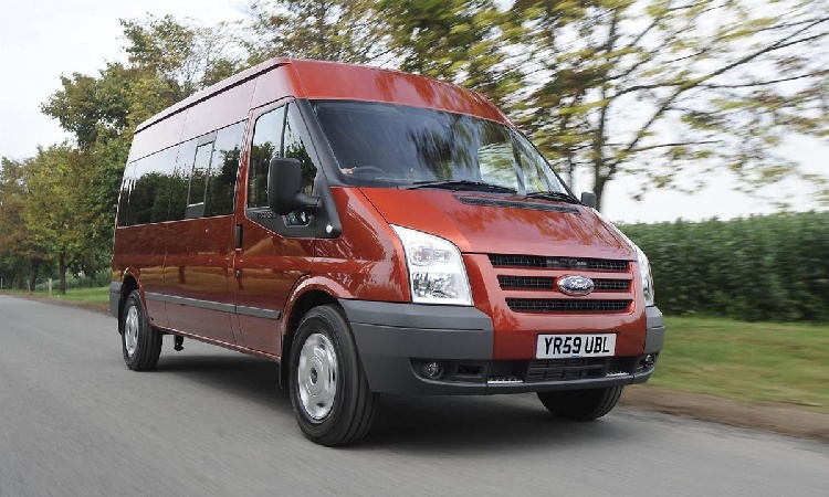 Mini bus sebagai alat transportasi wisata, Sumber: honestjohn.co.uk