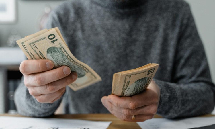 Mengatur budget keperluan liburan, Sumber: pexels.com