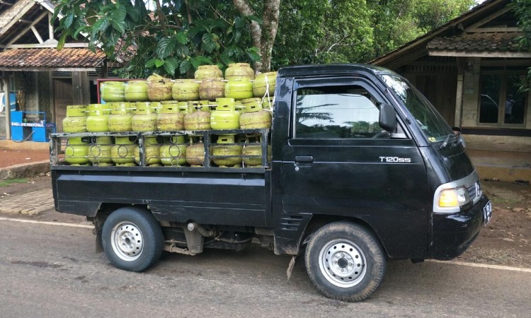 Mobil pengangkat gas lpg, Sumber: googleusercontent.com